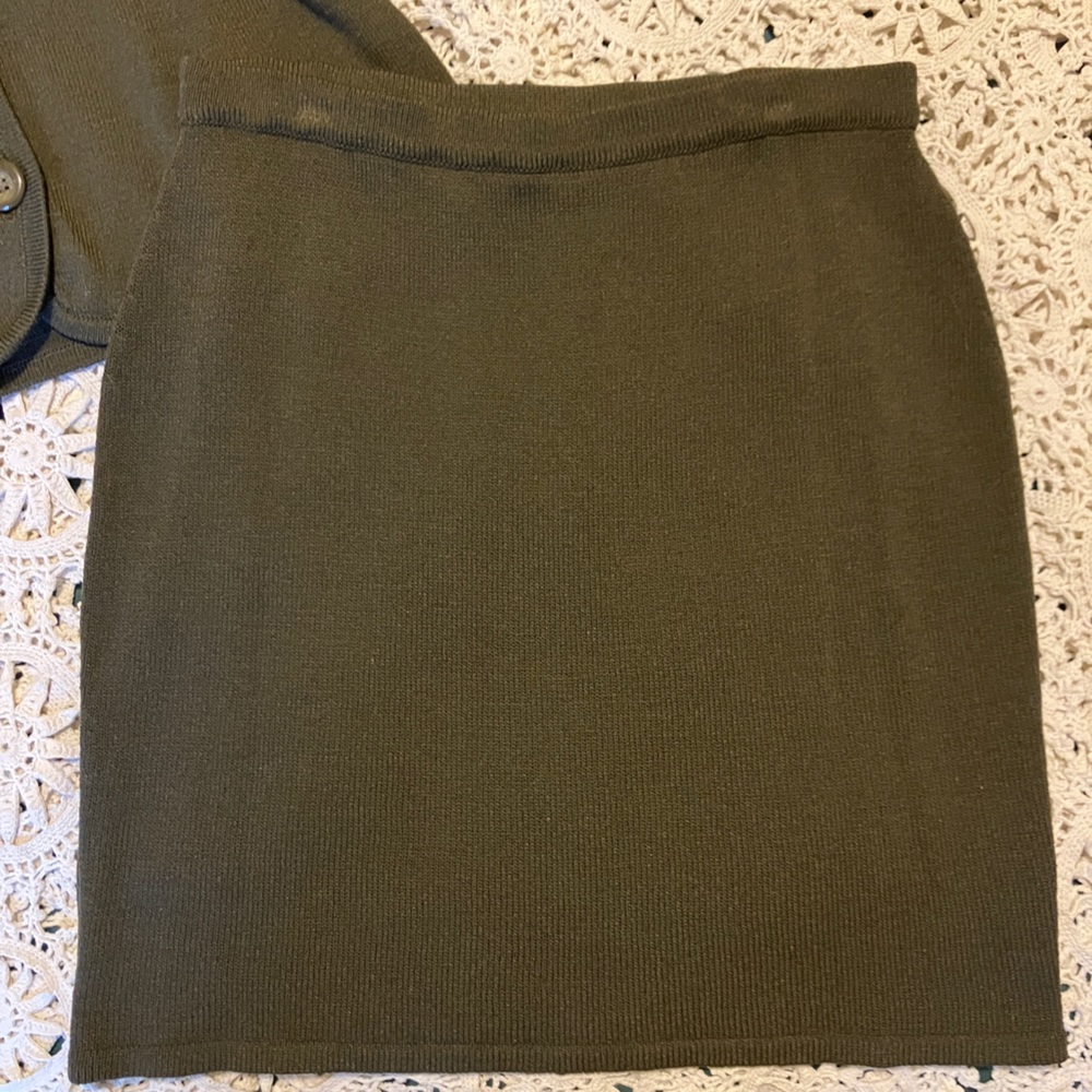 Banana Republic Black Label Cardigan & Mini Skirt Sweater Set Wool Blend Olive - Picture 4 of 14
